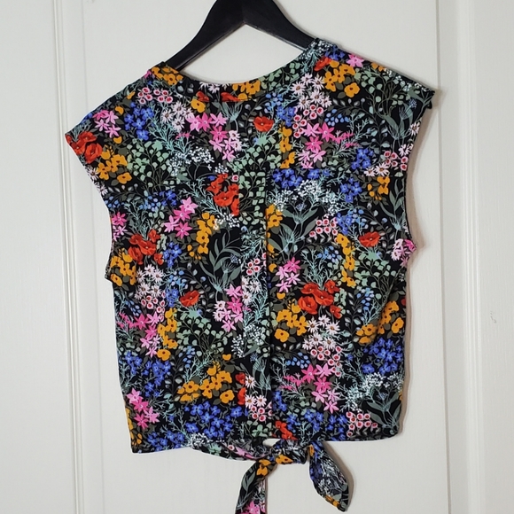 COLOURFUL Floral Crop Top - Picture 2 of 3